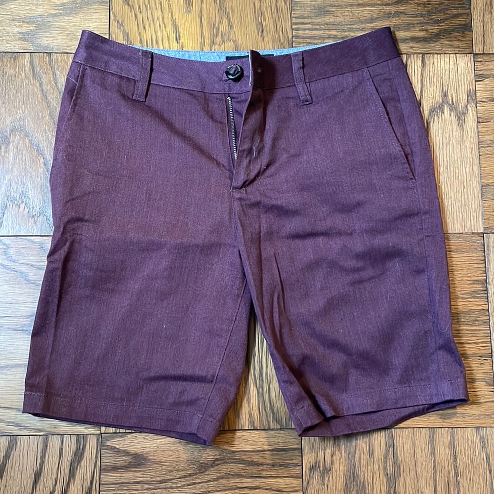 Maroon slim chino shorts